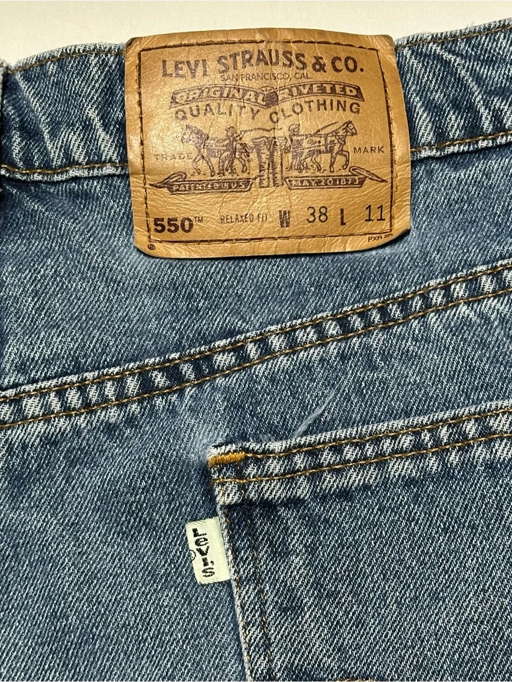 Vintage 1990’s Levi’s 550 Relaxed Fit White Tab Jean Shorts 38x11